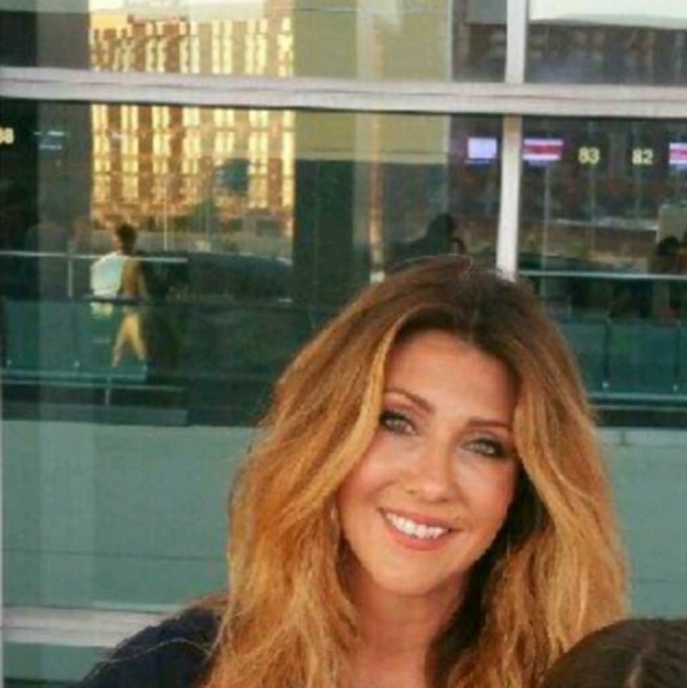 Meet your Posher, Vayia